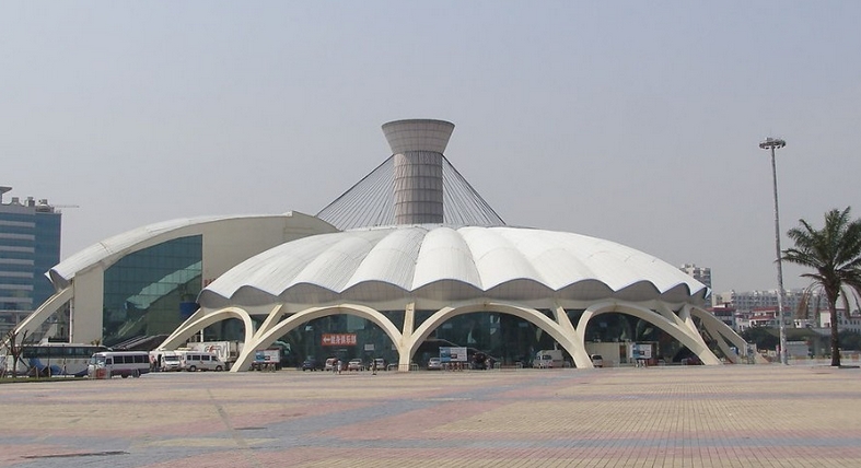 珠海市體育中心：即刻起暫停開放 警方證實發生小汽車撞人後逃逸事件