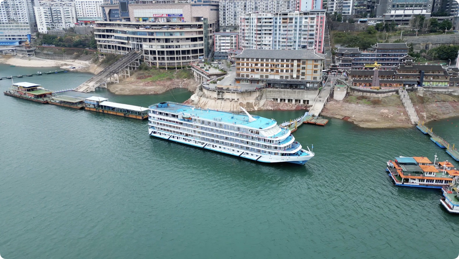 今年首批！巴東巫峽口迎來「總統1號」遊輪的客人