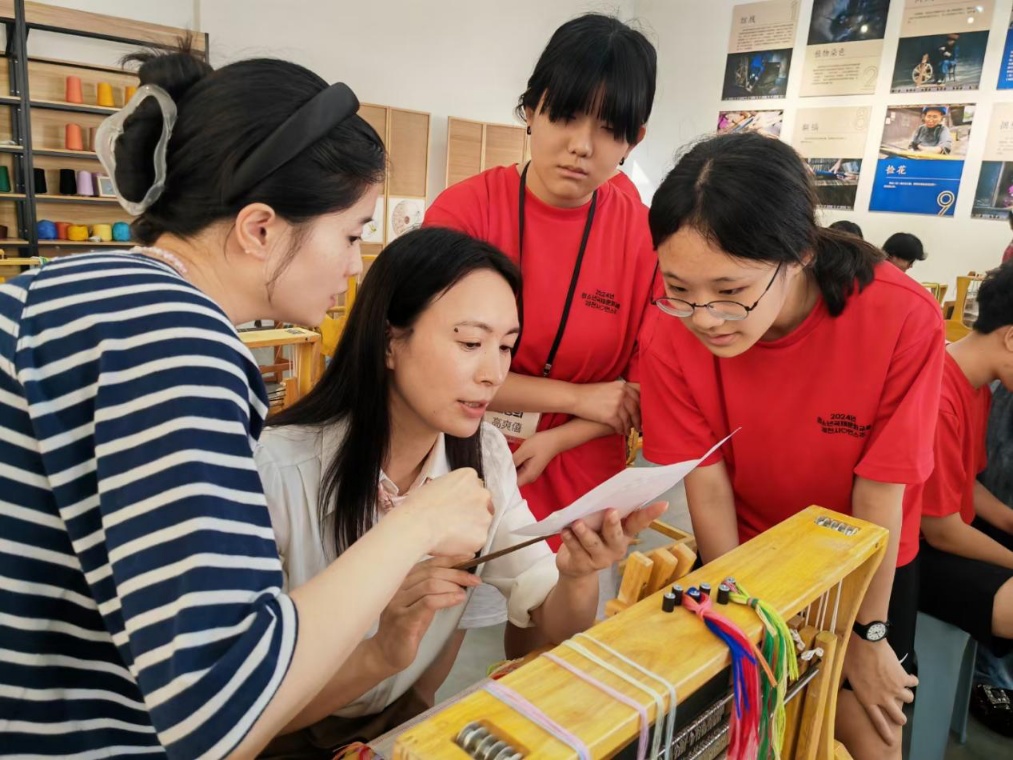 恩施市：西蘭卡普織就民族團結同心圓