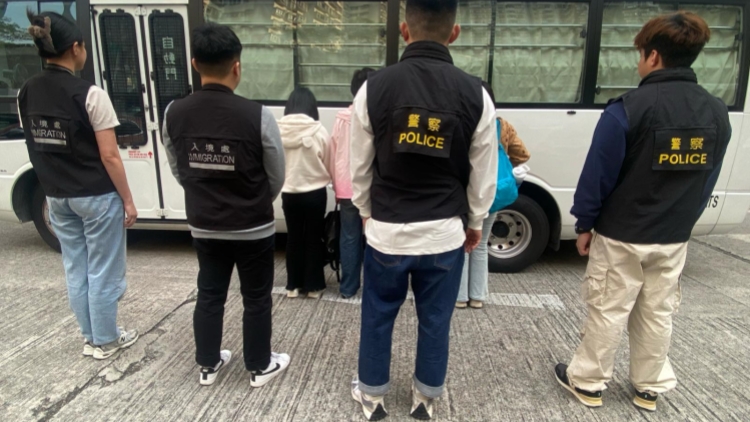  警方荃灣掃黃拘10名女子