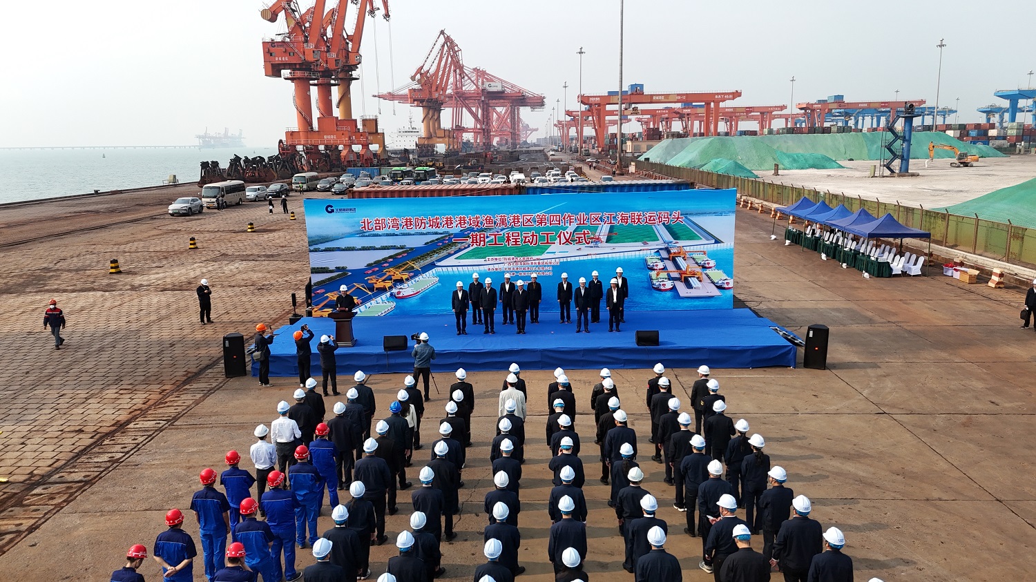 有片丨廣西北部灣港防城港碼頭江海聯運取得新突破