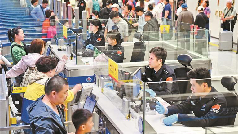 清明節假期首日 深圳口岸出入境迎「小高潮」