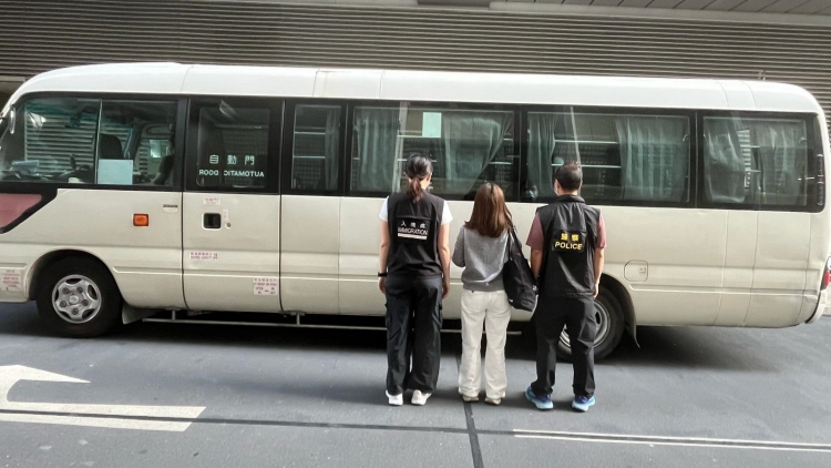 警方灣仔掃黃拘6名女子