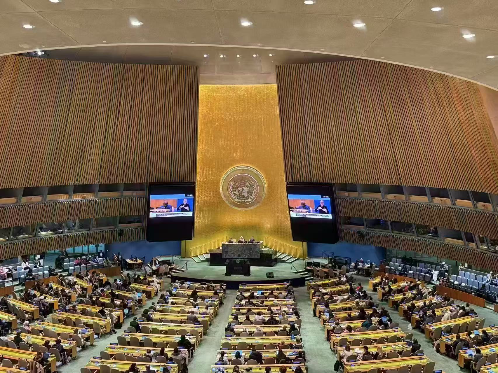 國際著名鋼琴家王宸出席聯合國婦地會盡展芳華