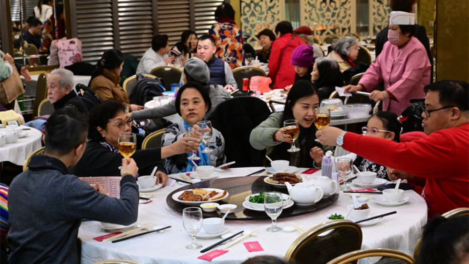 黃家和：復活節本港餐飲業生意較平日跌三成