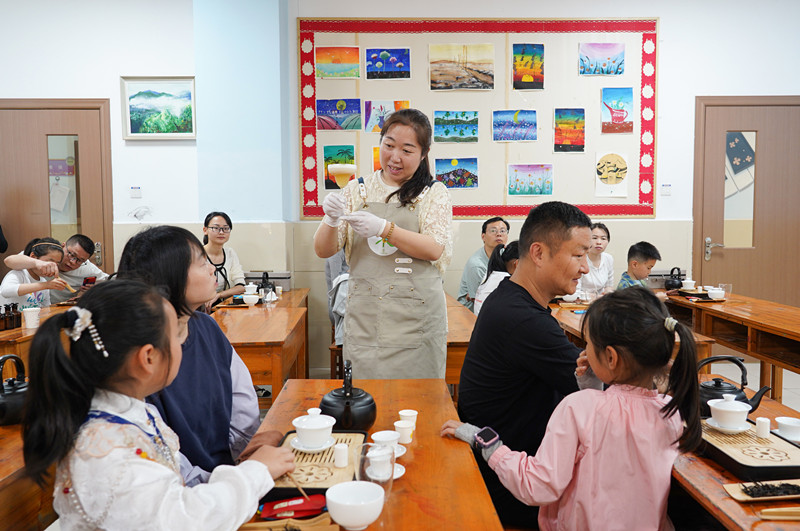 學國學悟傳統傳美德  皖屯溪青少年宮親子茶藝體驗活動別開生面
