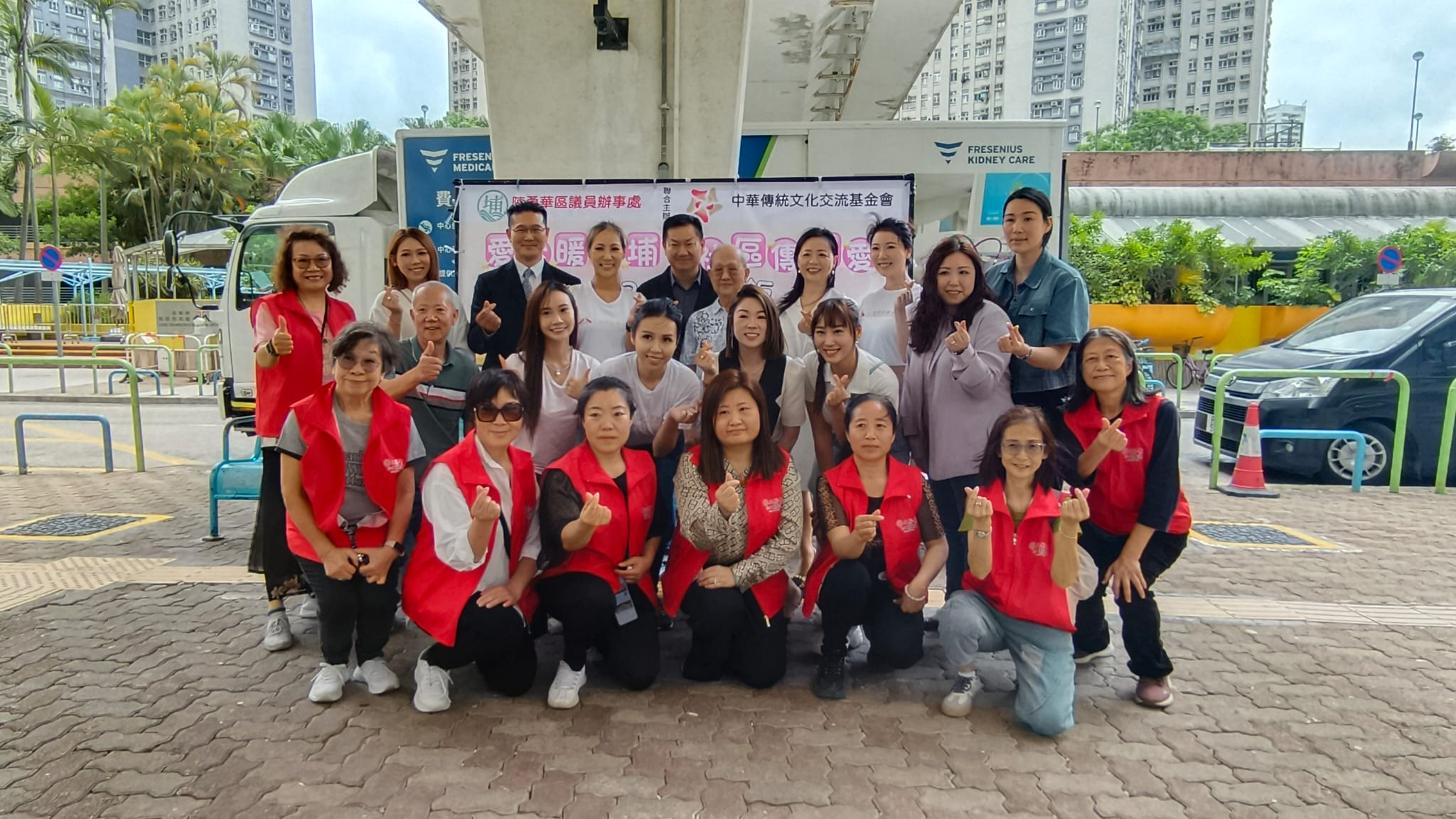 亞姐送暖顯真情 大埔社區傳愛心