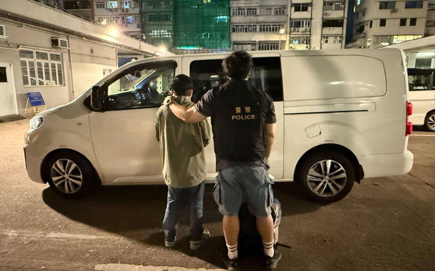 警方旺角犁庭掃穴 截查近400人拘一男