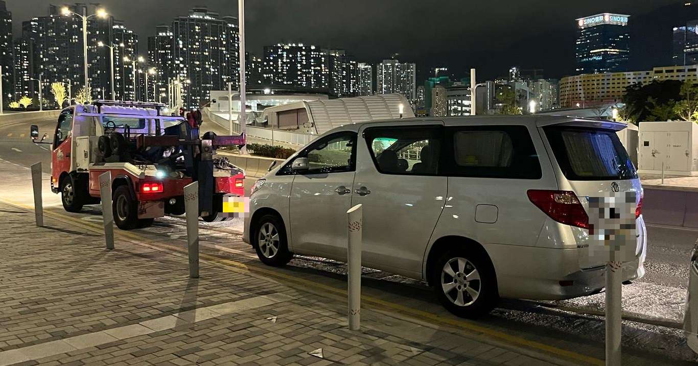 啟德體育園打擊違泊 拖走4輛嚴重阻塞車輛