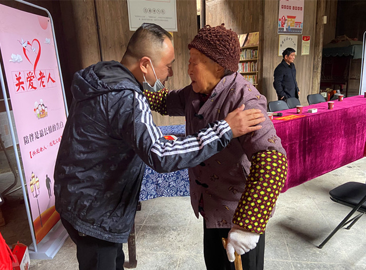 皖黟縣西遞鎮：退伍不褪色 大愛暖鄉鄰