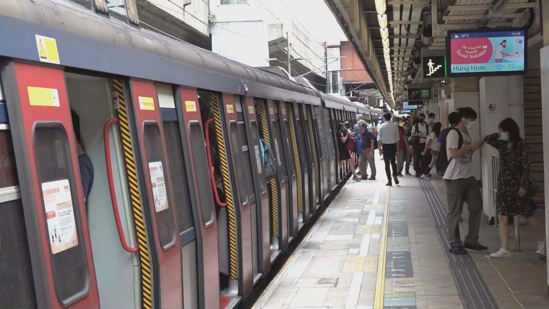 港鐵工程車安全停泊火炭站月台 東鐵線列車服務復正常