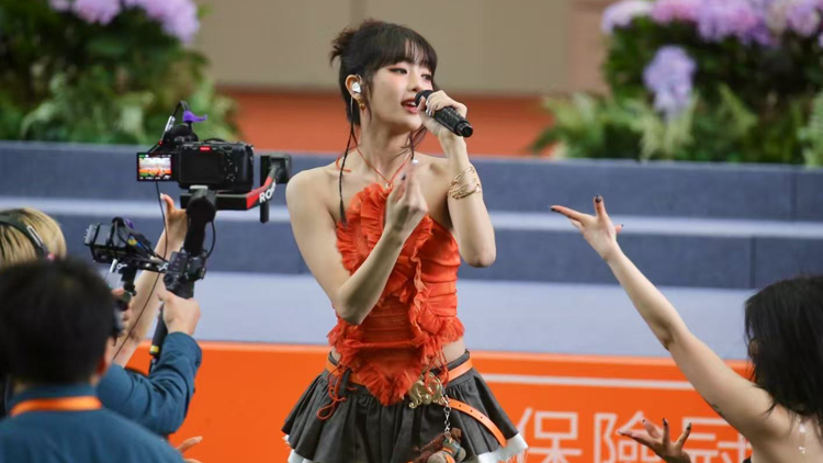 有片 | 韓國人氣女團(G)I-DLE MINNIE馬場獻唱打頭陣