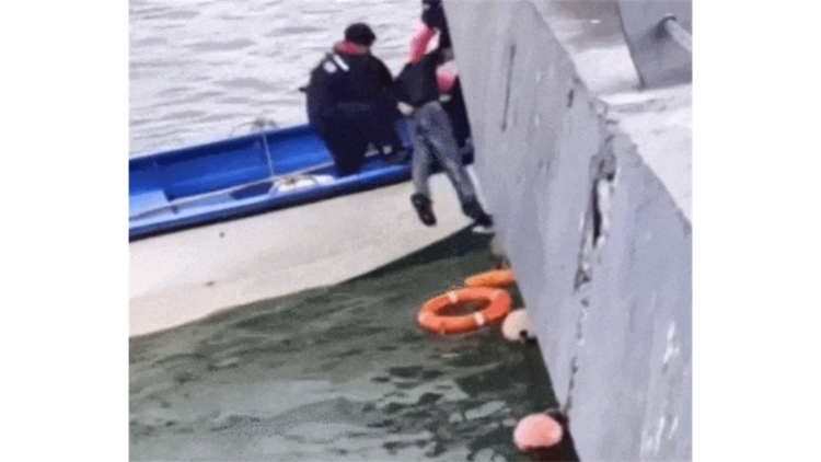 深圳男子漲潮期間墜海 幸得熱心釣友拯救