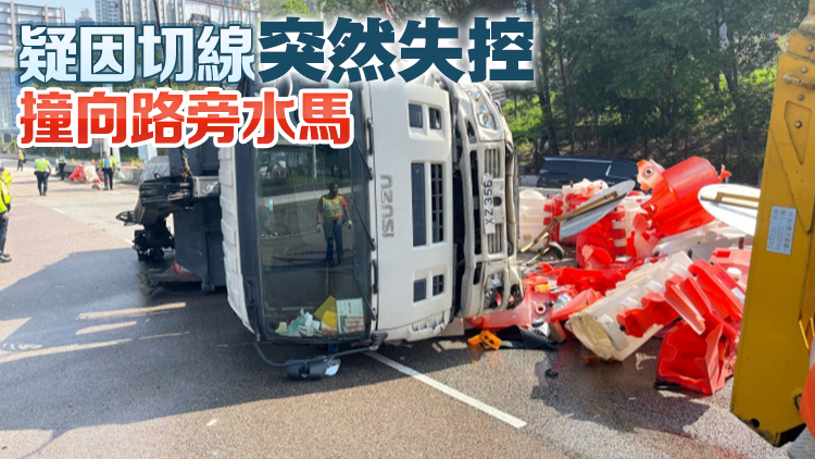 西九龍快速公路泥頭車翻側 司機受傷送院