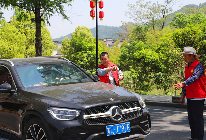 皖休寧縣：志願服務增色假日文旅