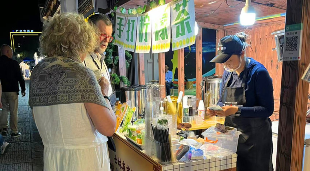 「煙火氣」激活經濟脈動  「夜屯溪」魅力值拉滿
