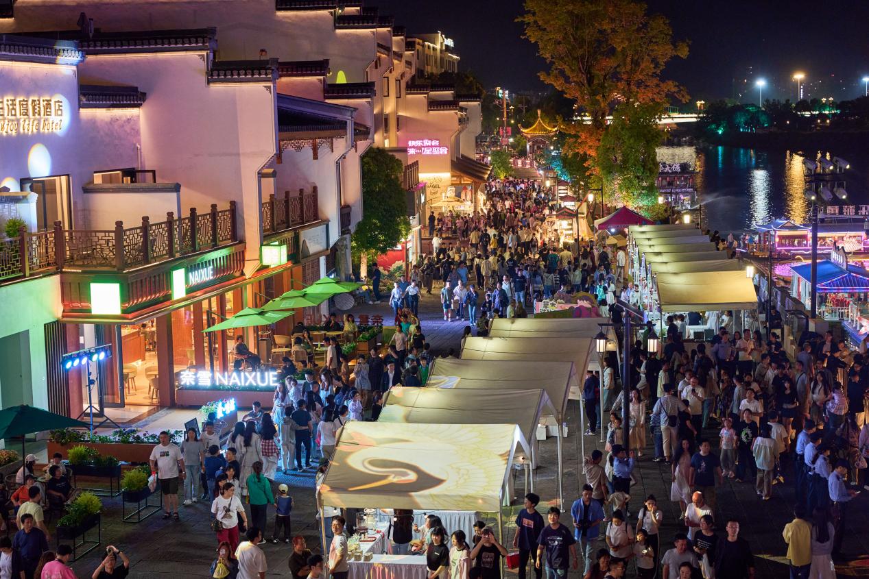 枕徽脈匯繁華 屯溪河街活力四射