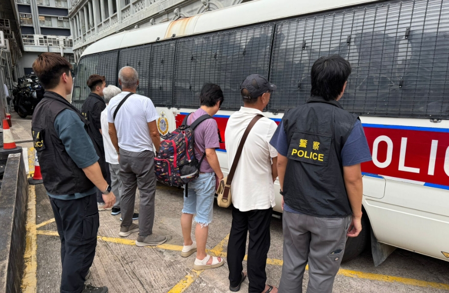 警方打擊街頭聚賭 大角咀拘捕4人