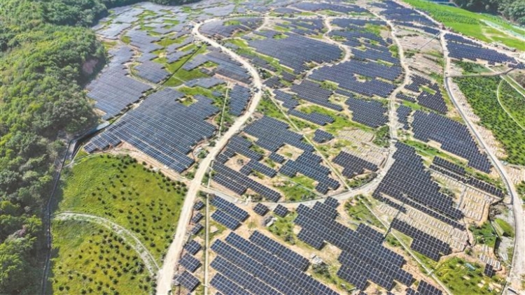 廣東首個垃圾填埋場光伏項目併網發電