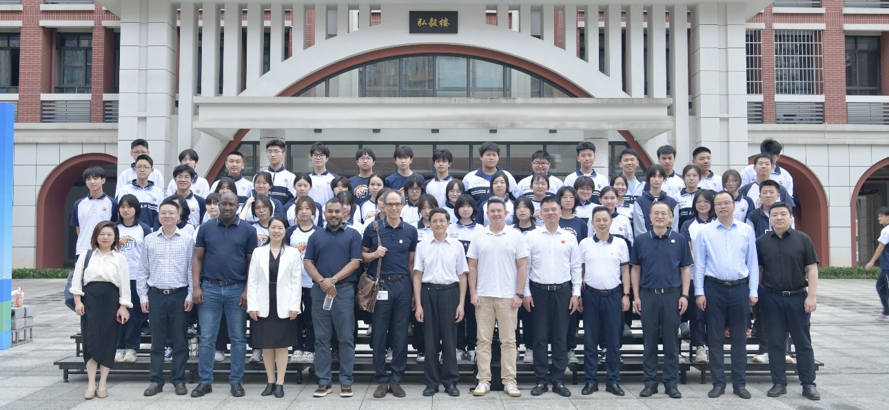 跨國科學對話點燃青春夢想——2025瀟湘外國專家志願服務活動走進長郡雙語