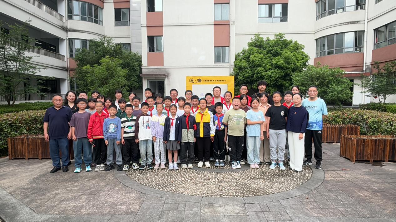 皖屯溪區：小手傳情 感恩母親