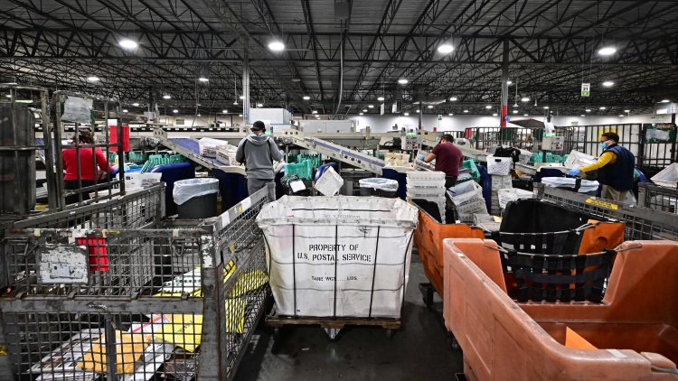 專家：美國將降低中國小額包裹「最低限度關稅」 最低至30%