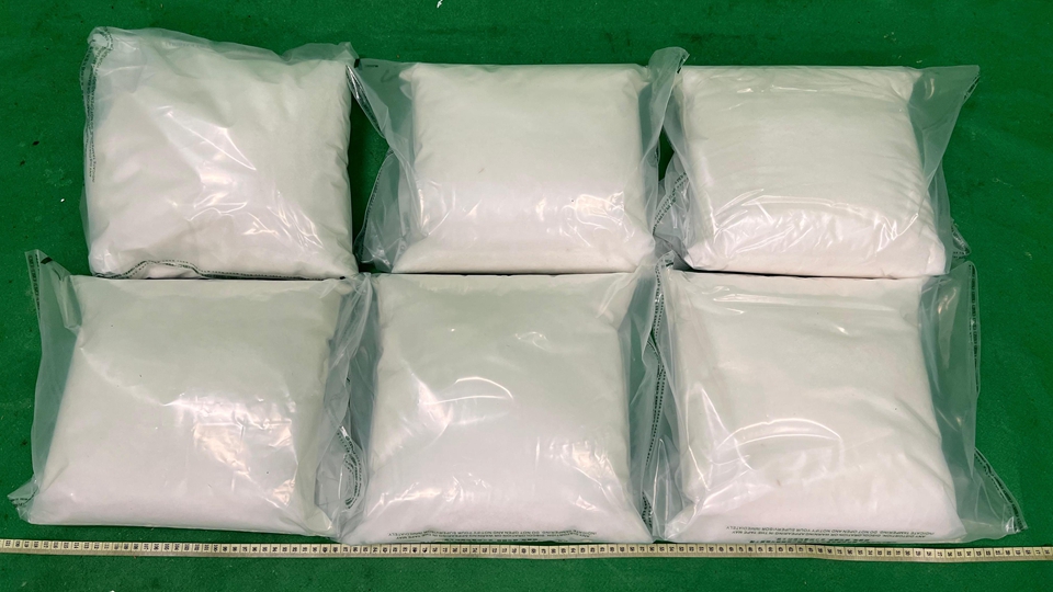 海關於機場及秀茂坪檢值1025萬元懷疑毒品 拘捕收貨男子