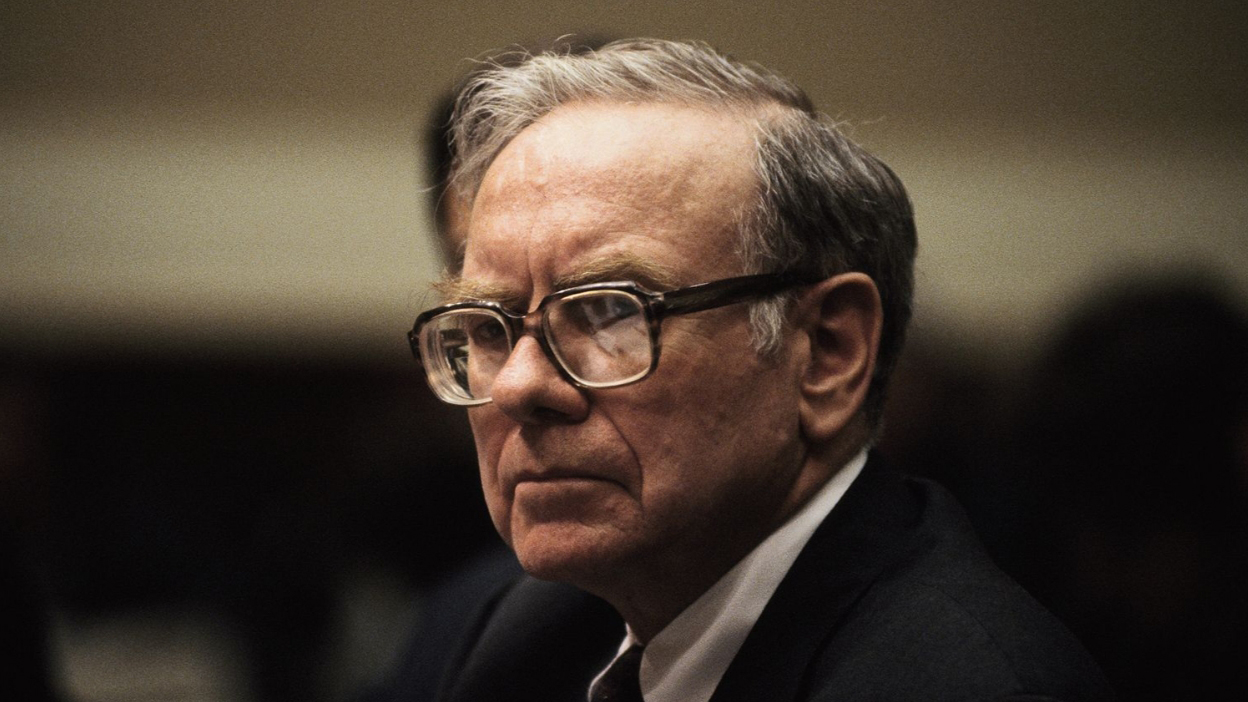 巴菲特解釋「退休」決定 自曝偶爾「身體不穩 看不清字」