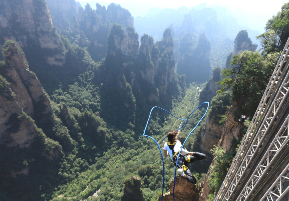 張家界國家森林公園第三屆百龍天梯極限盪繩挑戰6月舉行