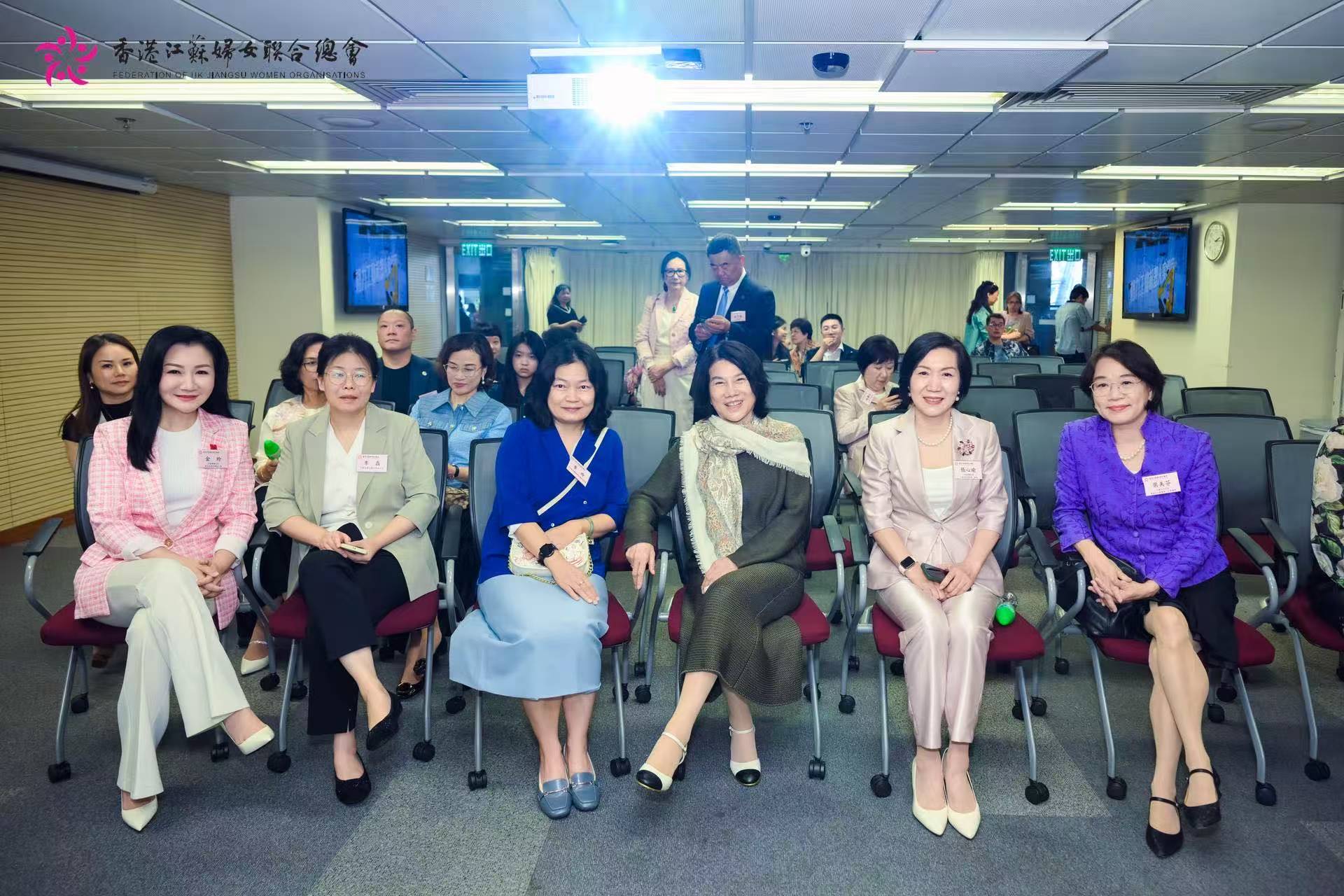 「新征程·婦女自強——她力量」第二屆傑出女性專業論壇在港舉行