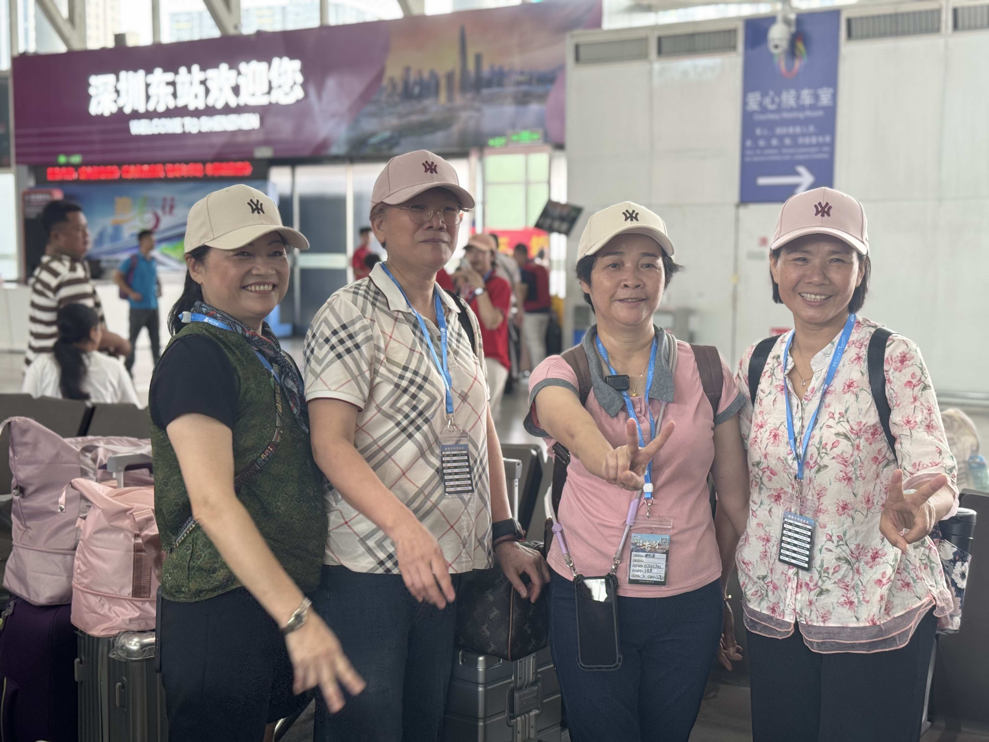 深圳開出首趟銀髮專列 適老化服務護航旅程