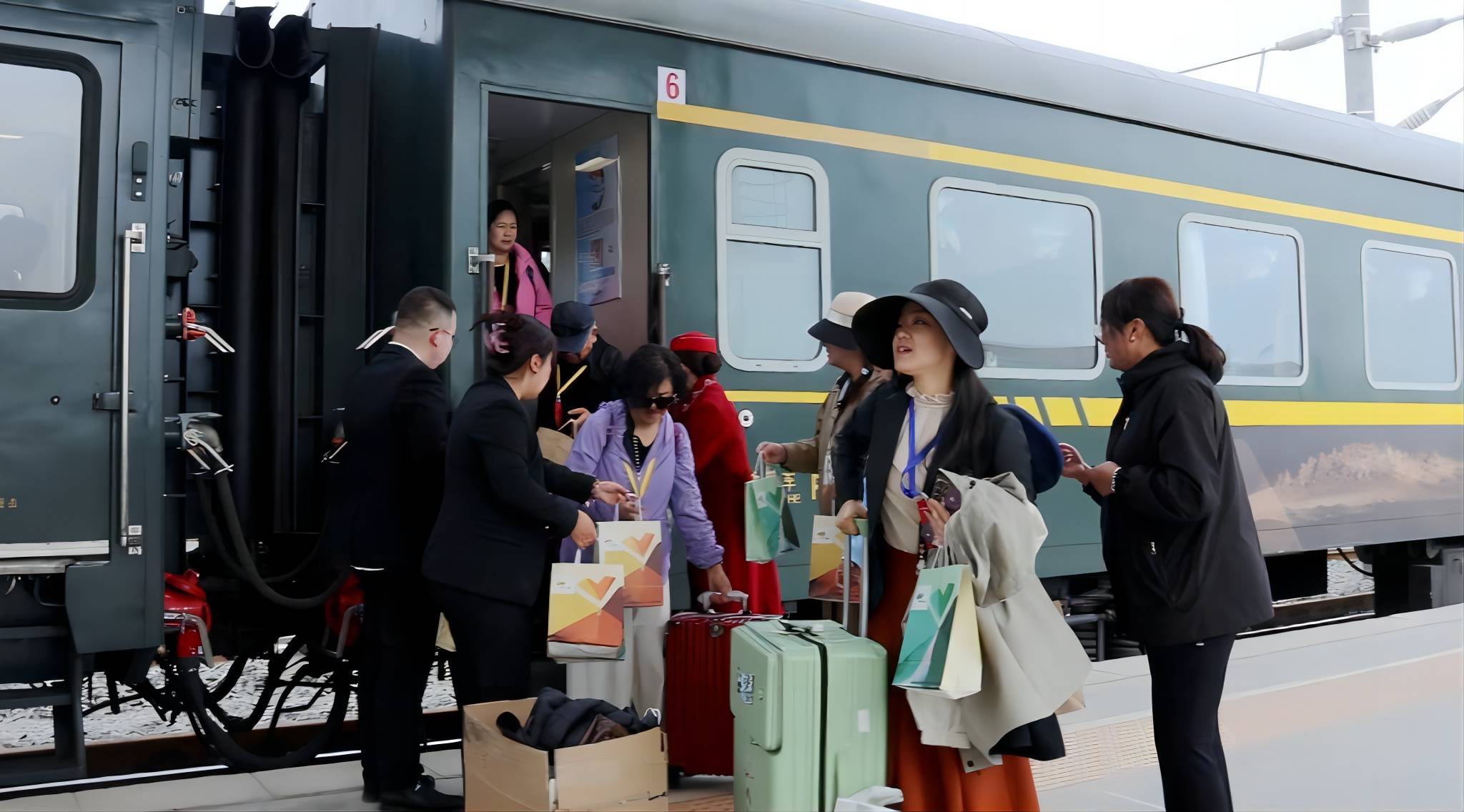 銀髮專列啟西北秘境之旅，茫崖文旅借勢開啟新征程
