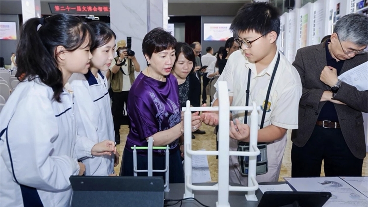 21屆文博會智恆分會場開幕，唐季禮導演、香港五校師生參與