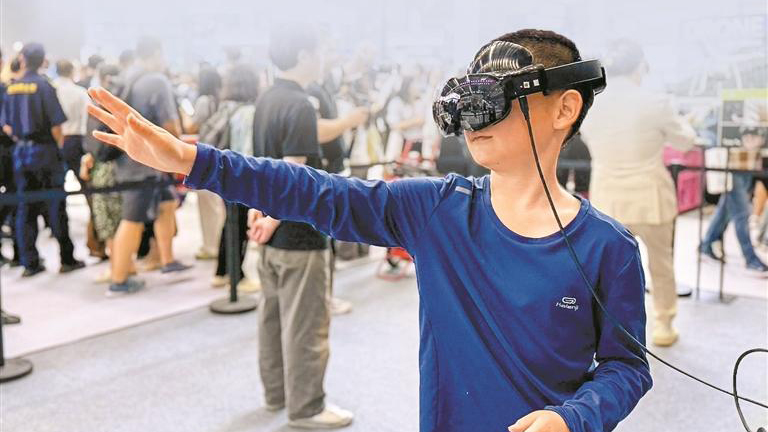 「看」見未來！1000+顯眼包亮相 首個聚焦智能終端垂直領域的專業展會在深開幕