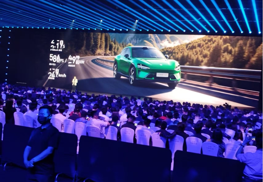 小米YU7劍指特斯拉Model Y