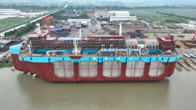 全球首艘自航式水體自然交換型養殖工船「灣區伶仃」號成功下水