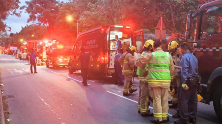 天水圍三級火火勢已被包圍 滅火工作仍在進行