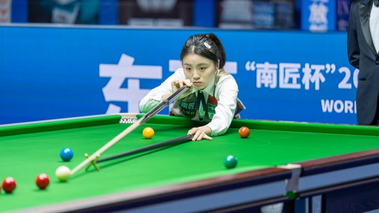 家門口作戰威水 東莞白雨露衛冕世界女子斯諾克錦標賽冠軍
