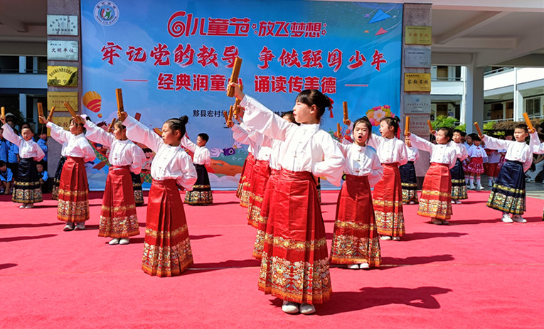 皖黟縣宏村學校：經典潤童心 誦讀傳美德