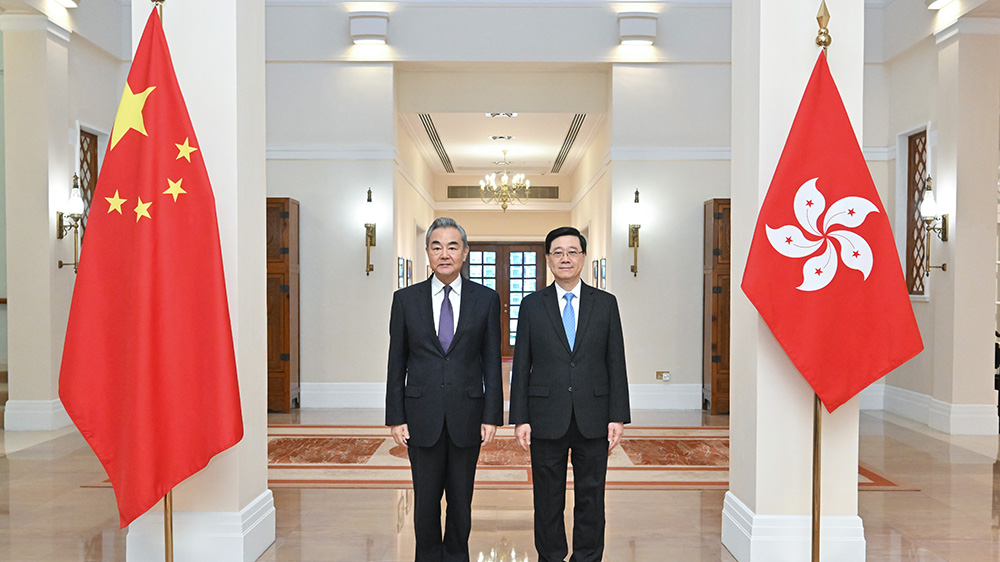 李家超與王毅共進工作午餐 感謝外交部支持香港深化國際交往合作