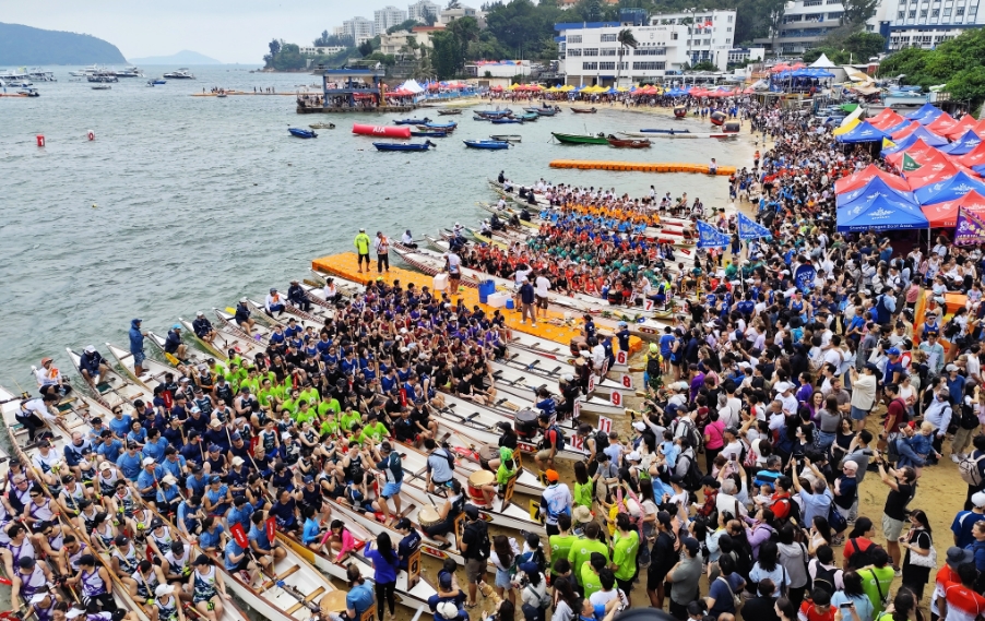 圖集｜赤柱龍舟錦標賽上演 天氣欠佳無阻現場氣氛