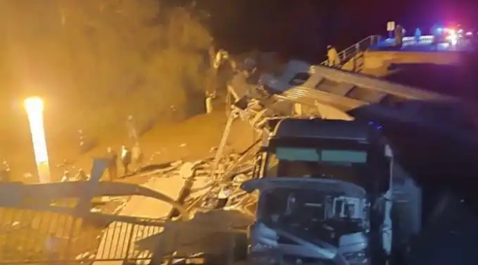 俄羅斯一橋梁坍塌致列車脫軌 造成至少7人死亡