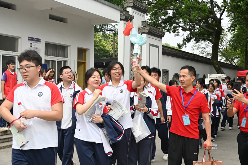 38個考場1048名考生 皖休寧多部門暖心護航高考