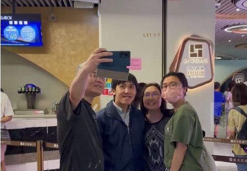 有片 | 連續兩戲院倒閉 市民打卡留念：可惜！要多支持電影業