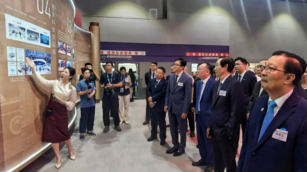 國車紅旗  民族瑰寶  中國一汽在港舉辦紅旗品牌愛國主義教育展