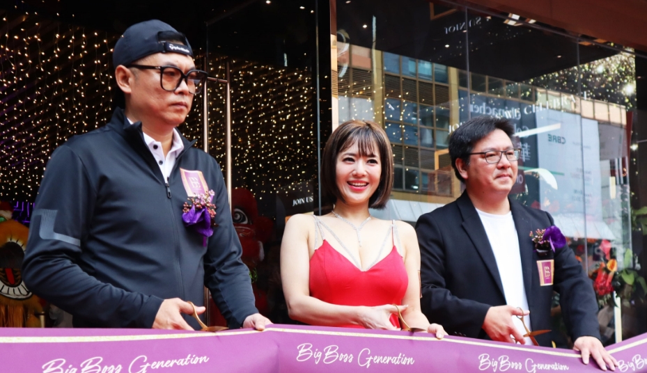 有片 | 【娛樂】大富豪開幕蒼井空超低胸亮相尖東剪綵