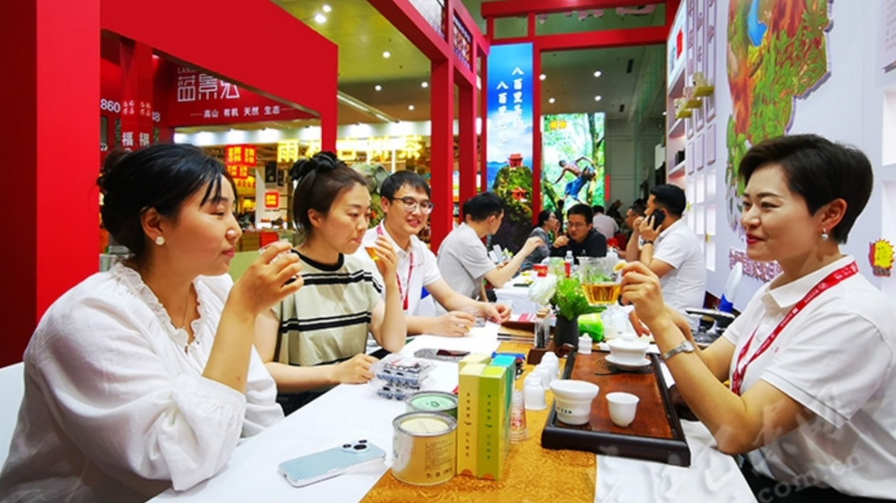 巫峽小葉茶獲金獎  巴東紅四款產品榮登行業榜首