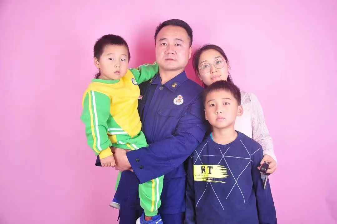 全國文明家庭風采 | 劉滿懷家庭：用「小家」的赤誠大愛，守護着萬家平安 韶關劉氏家庭膺全國文明家庭殊榮