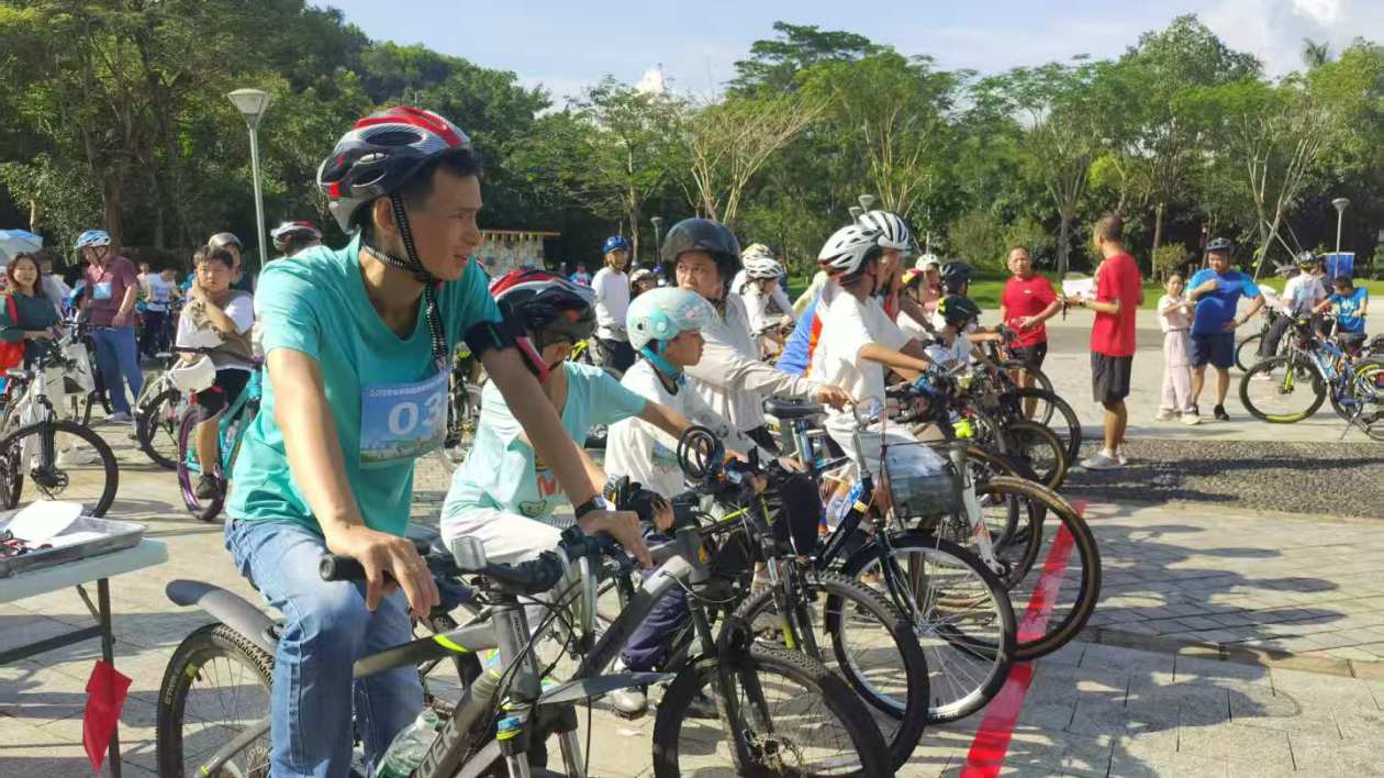 自行車輪「轉」出親子情 深圳平湖打造戶外文體新IP