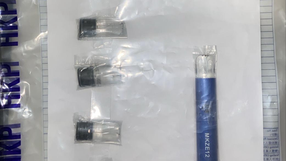 警方深水埗反罪惡巡邏 拘內地男 檢值1400元毒品